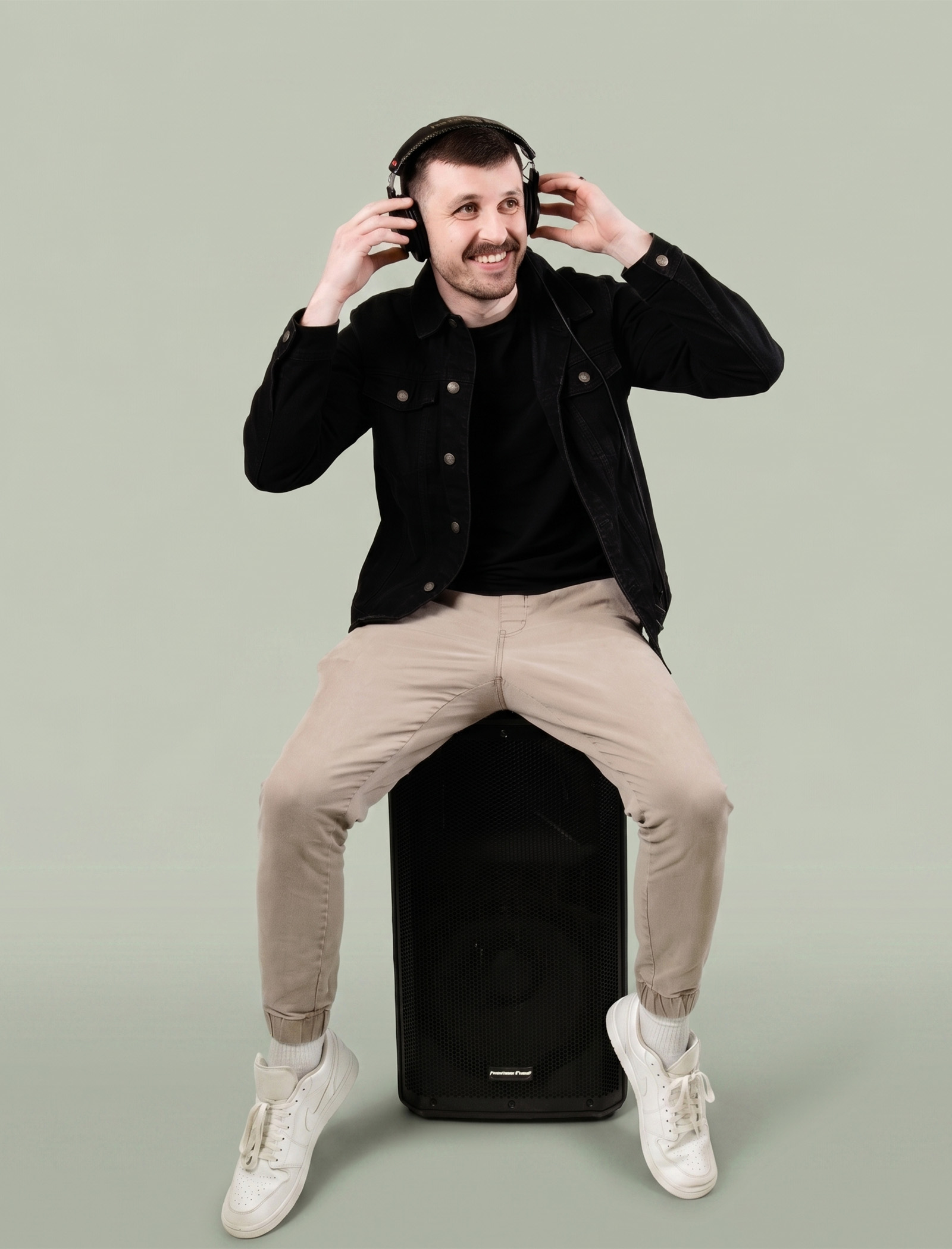 Vara DJs Scott | DJ Scott Sonic | Wedding DJ at VARA DJs